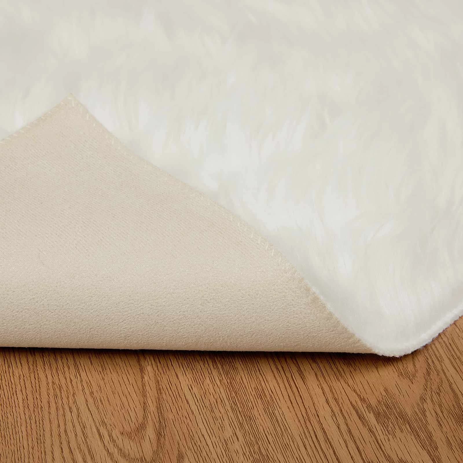Preproga iz umetnega ovčjega krzna TAFALLA Bela 200 x 200 cm - slika 6