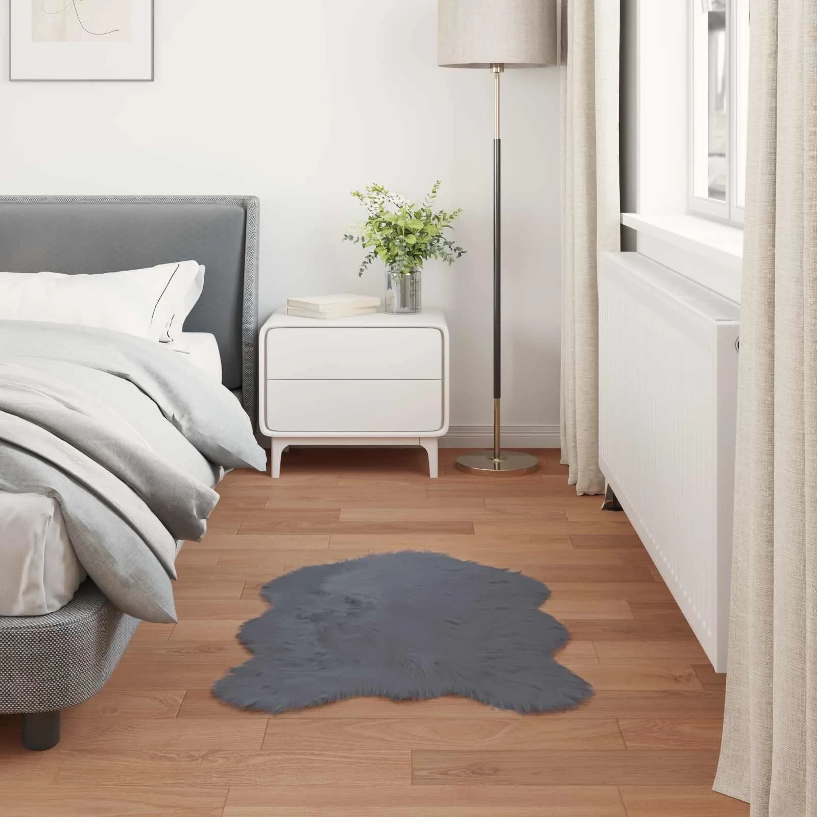Preproga iz umetnega ovčjega krzna TAFALLA Antracit 80 x 120 cm - slika 4